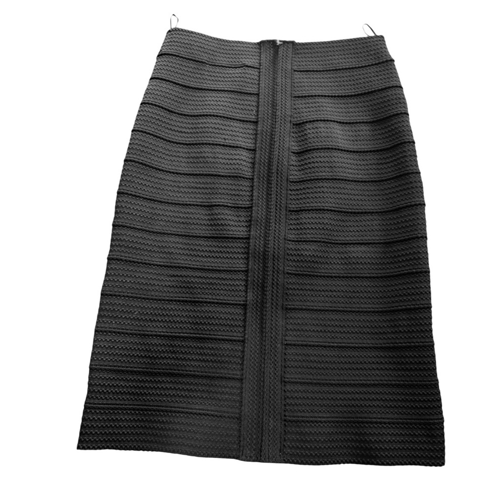 Zara Black Textured stretch Skirt with back  Zipper.  Ribbed, Size Medium - Picture 5 of 7